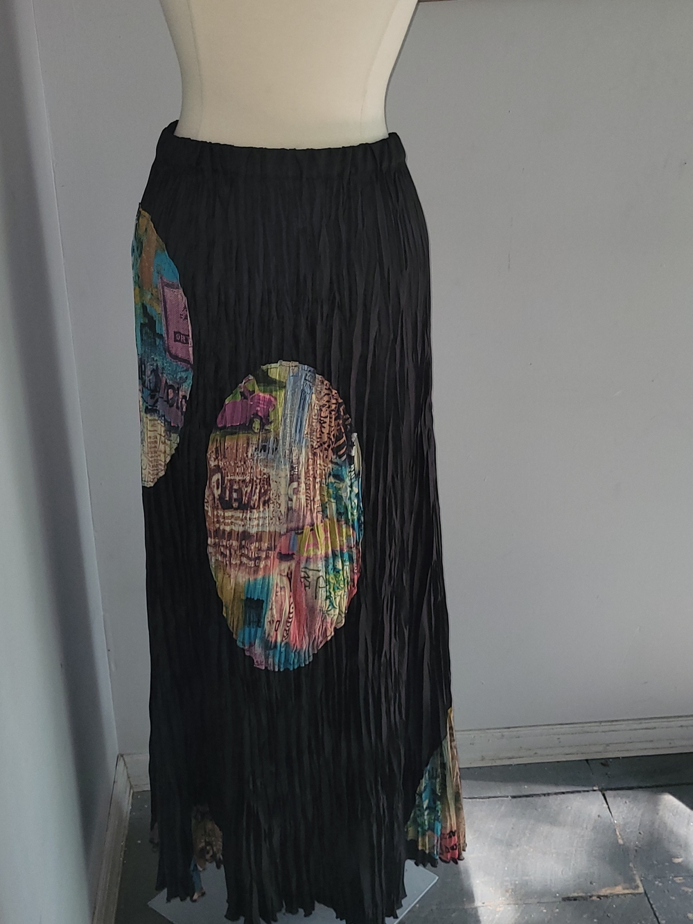 Simon Chang Black Pleated Maxi Skirt with Colorful Graphic Panels Size 4
